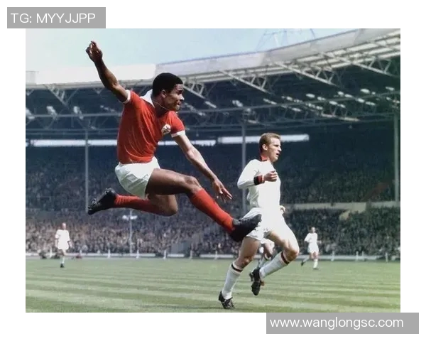 10号秋衣足球明星的辉煌历程与场上风采解析