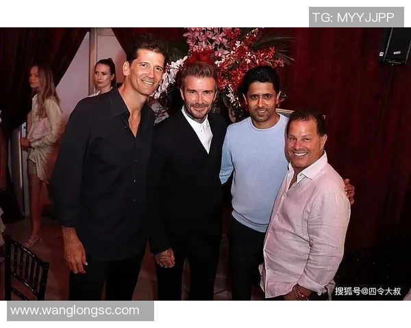 勒布朗与足球明星同框合影展现运动员友谊与合作精神