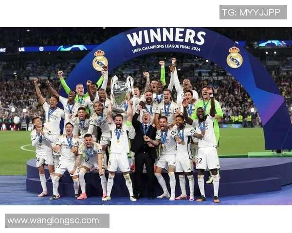 史上飞得最远的足球明星背后的传奇故事与成就揭秘